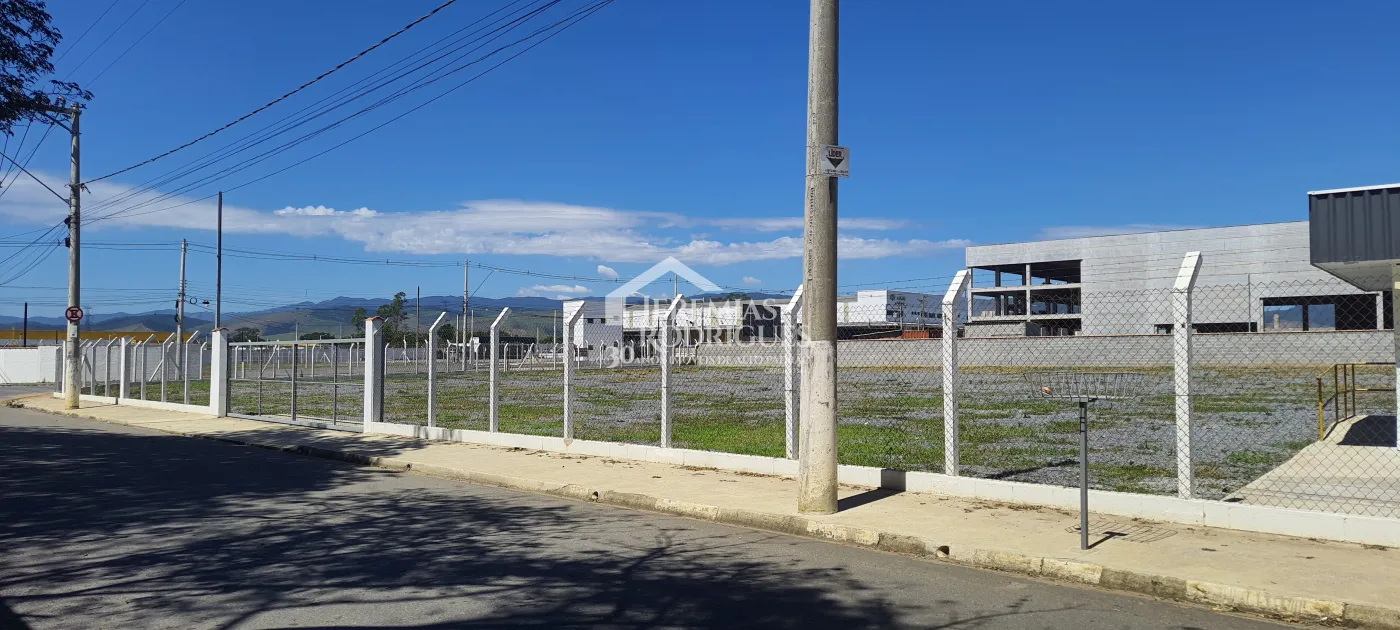 Terreno comercial para venda e locação com 3.657 m² no bairro Feital em Pindamonhangaba/SP