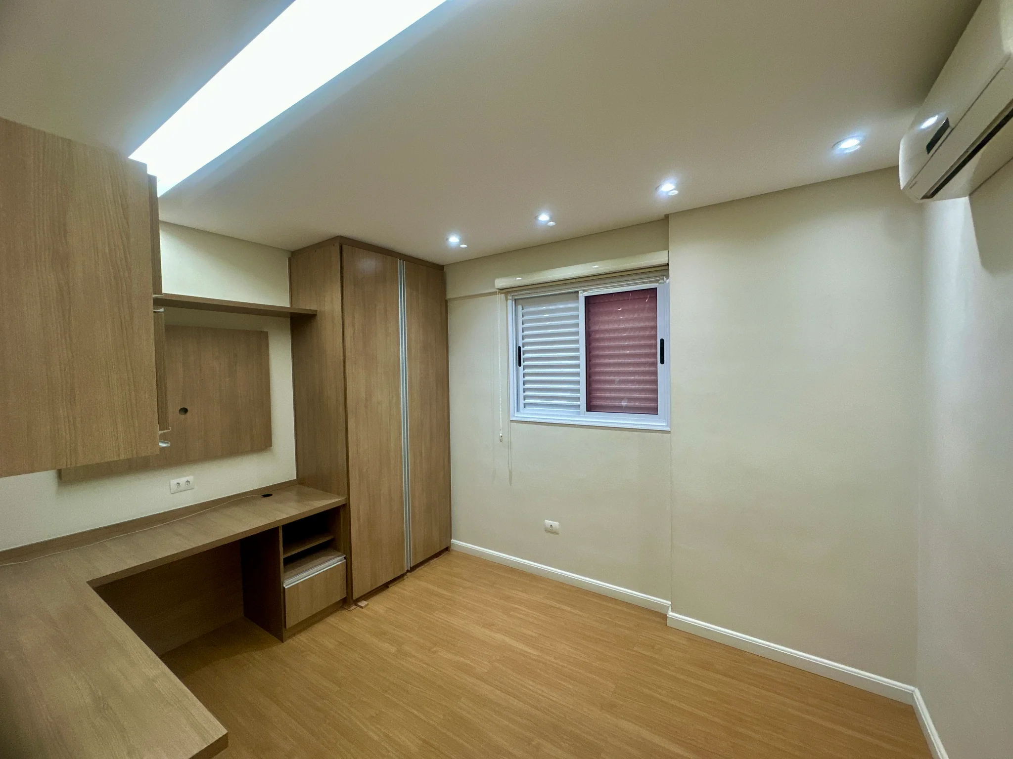 Apartamento mobiliado para venda e locação, 263 m² no Edifício Placere em Taubaté/SP.