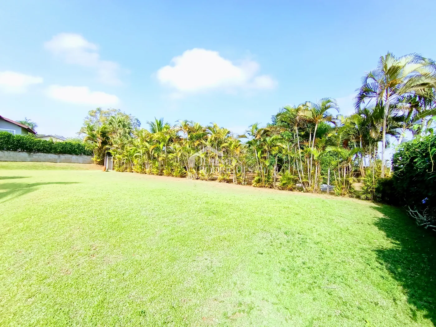 Casa à venda com 3 dormitórios no Condomínio Chácaras Cataguá em Taubaté/SP