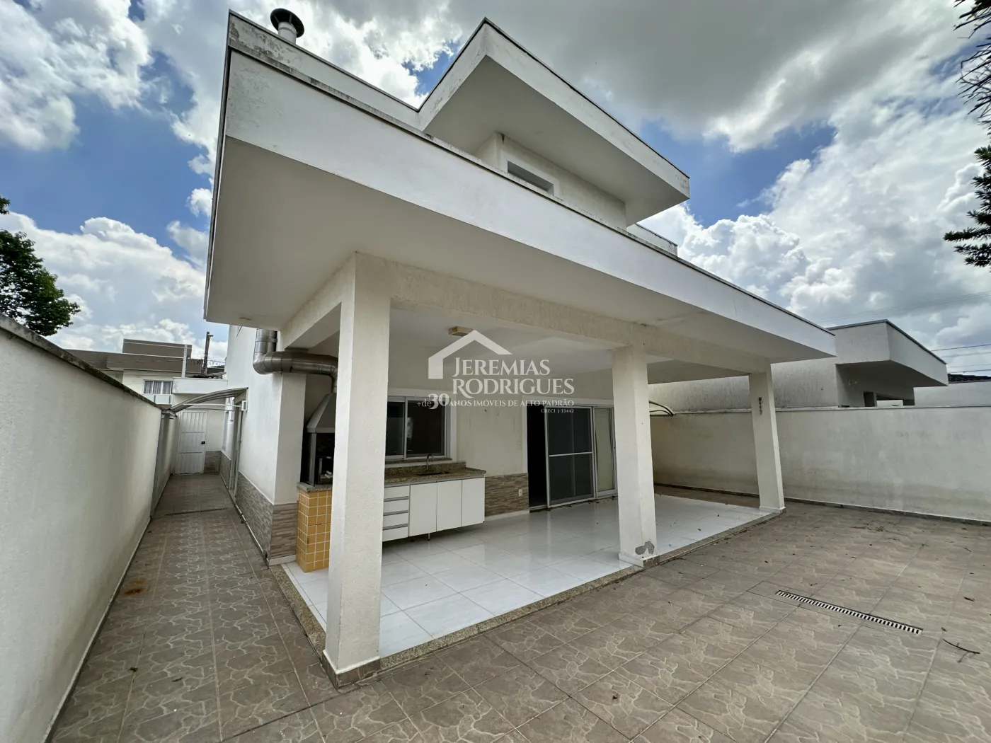 Casa para venda e locação com 4 suítes no Condomínio Campos do Conde II em Tremembé/SP