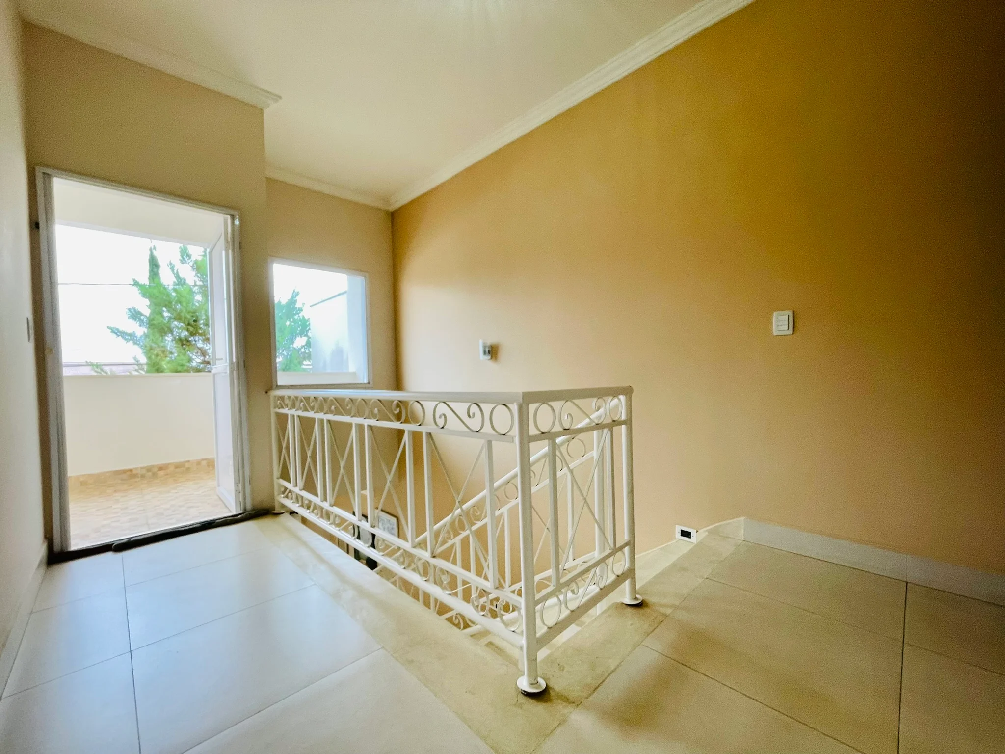 Casa à venda com 4 dormitórios no Condomínio Jardim Oásis em Taubaté/SP. 