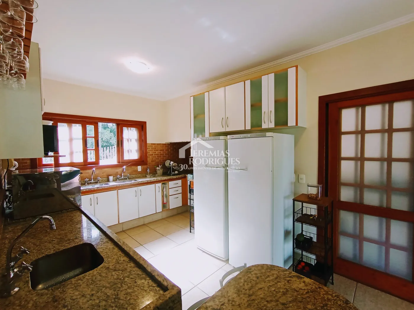 Casa à venda com 3 dormitórios no Condomínio Chácaras Cataguá em Taubaté/SP