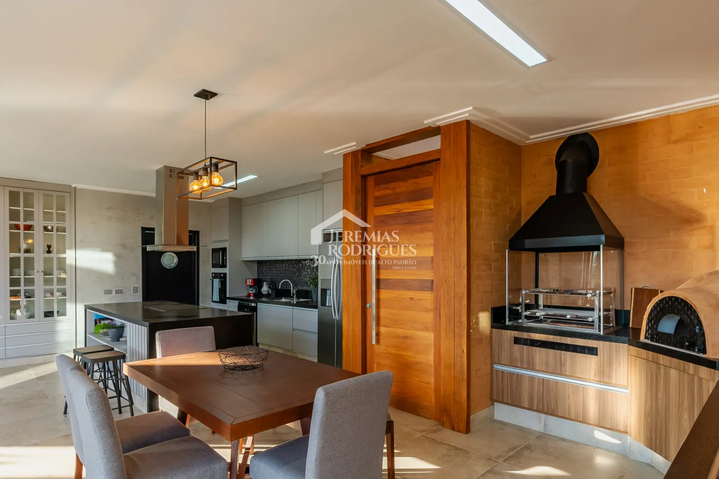 Casa com 4 suítes no condomínio Reserva Figueiredo em Campos do Jordão/SP