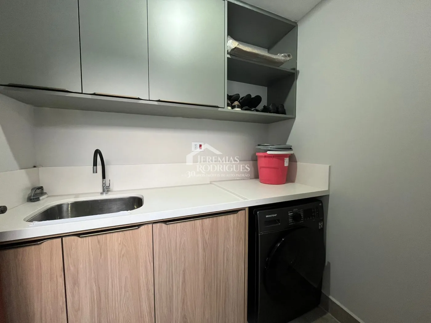 Casa à venda com 2 suítes no bairro Quiririm em Taubaté/SP.