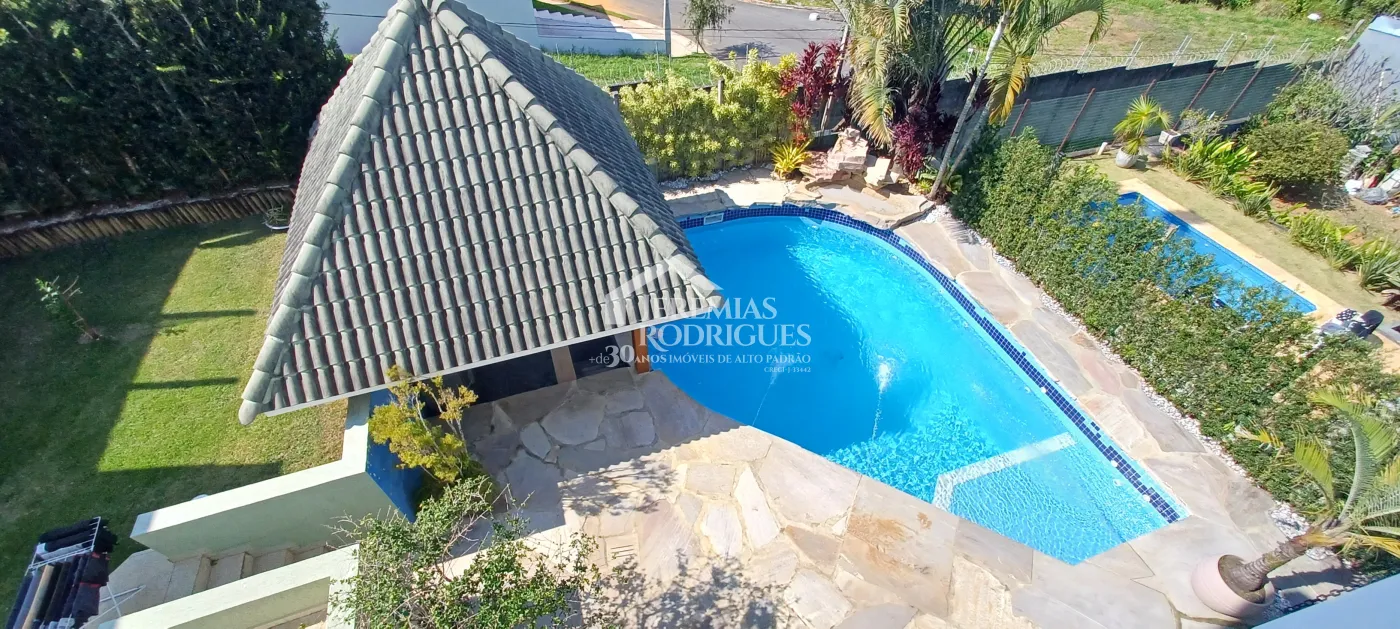 Casa disponível para venda e locação no Condomínio Colonial Village I em Pindamonhangaba/SP