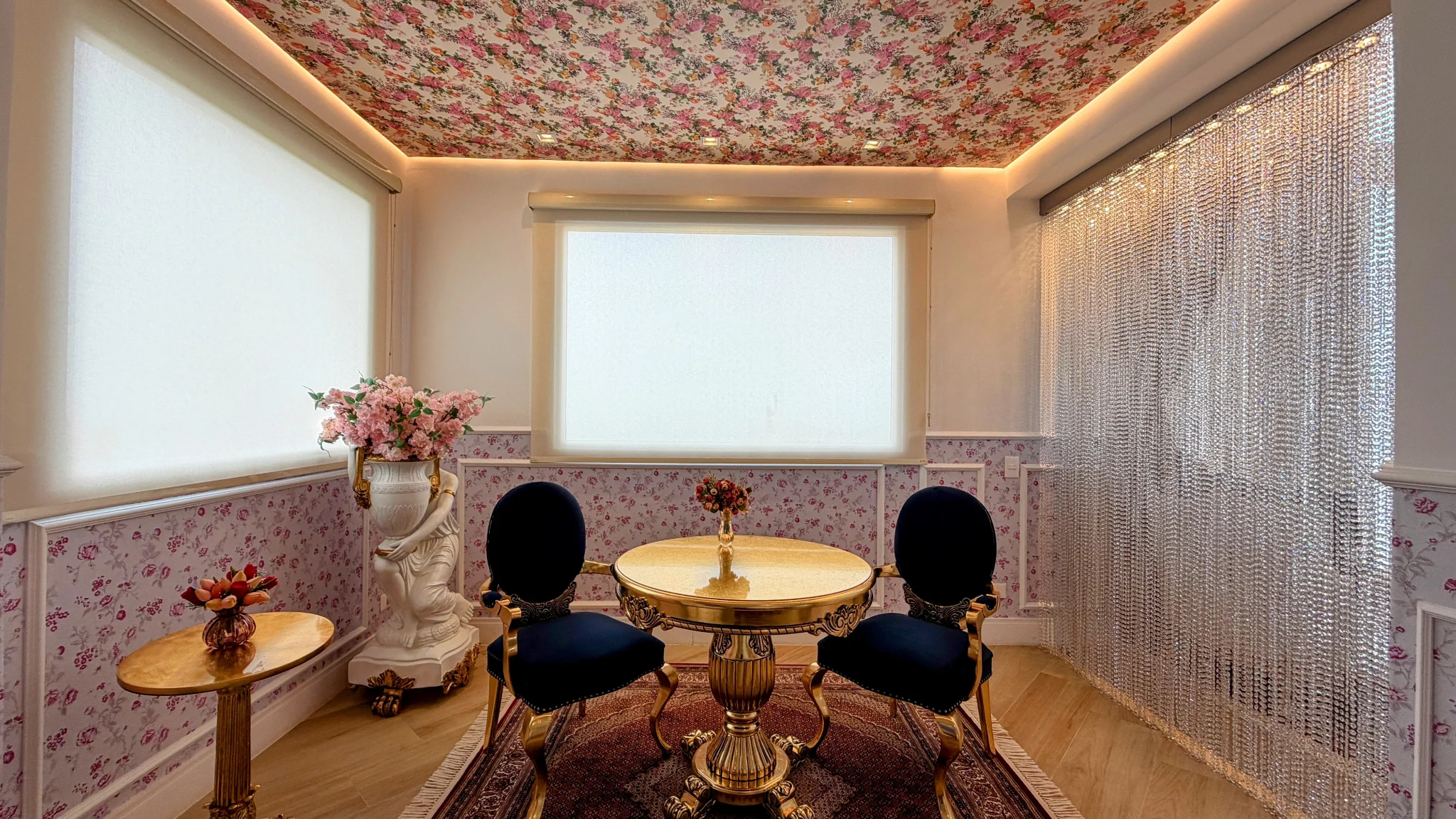 Casa à venda com 4 suítes no  Condomínio Iporanga em Campos do Jordão/SP. 