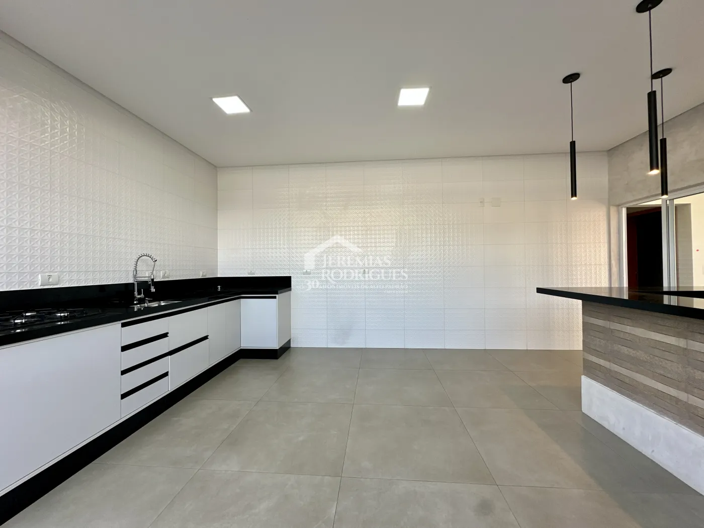 Casa com 3 dormitórios, 169,20 m² - Condomínio Ouro Ville - Taubaté/SP.