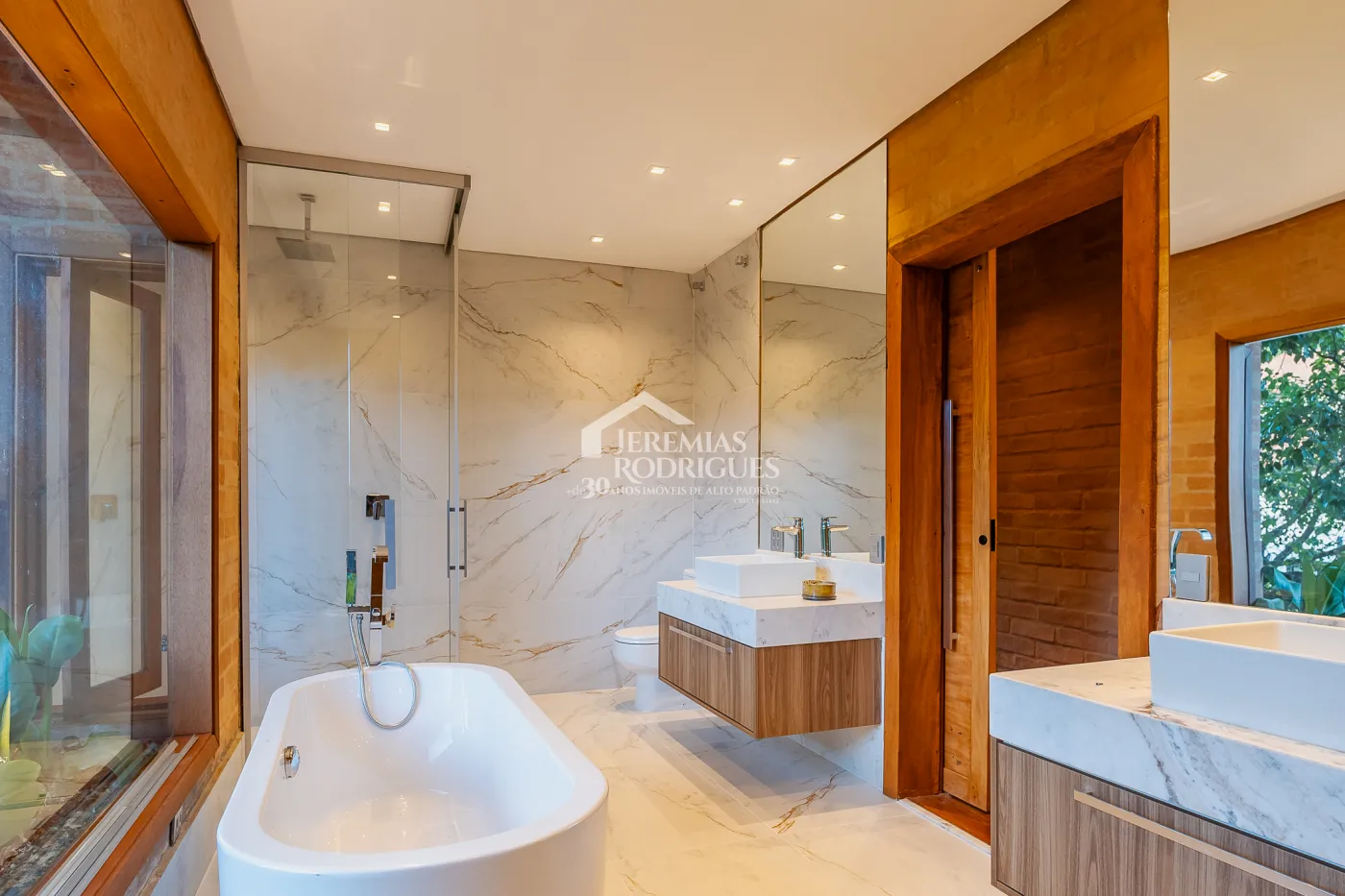 Casa com 4 suítes no condomínio Reserva Figueiredo em Campos do Jordão/SP