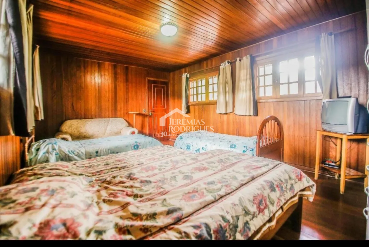 Casa para venda com 11 dormitórios no bairro Recanto Feliz em Campos do Jordão/SP