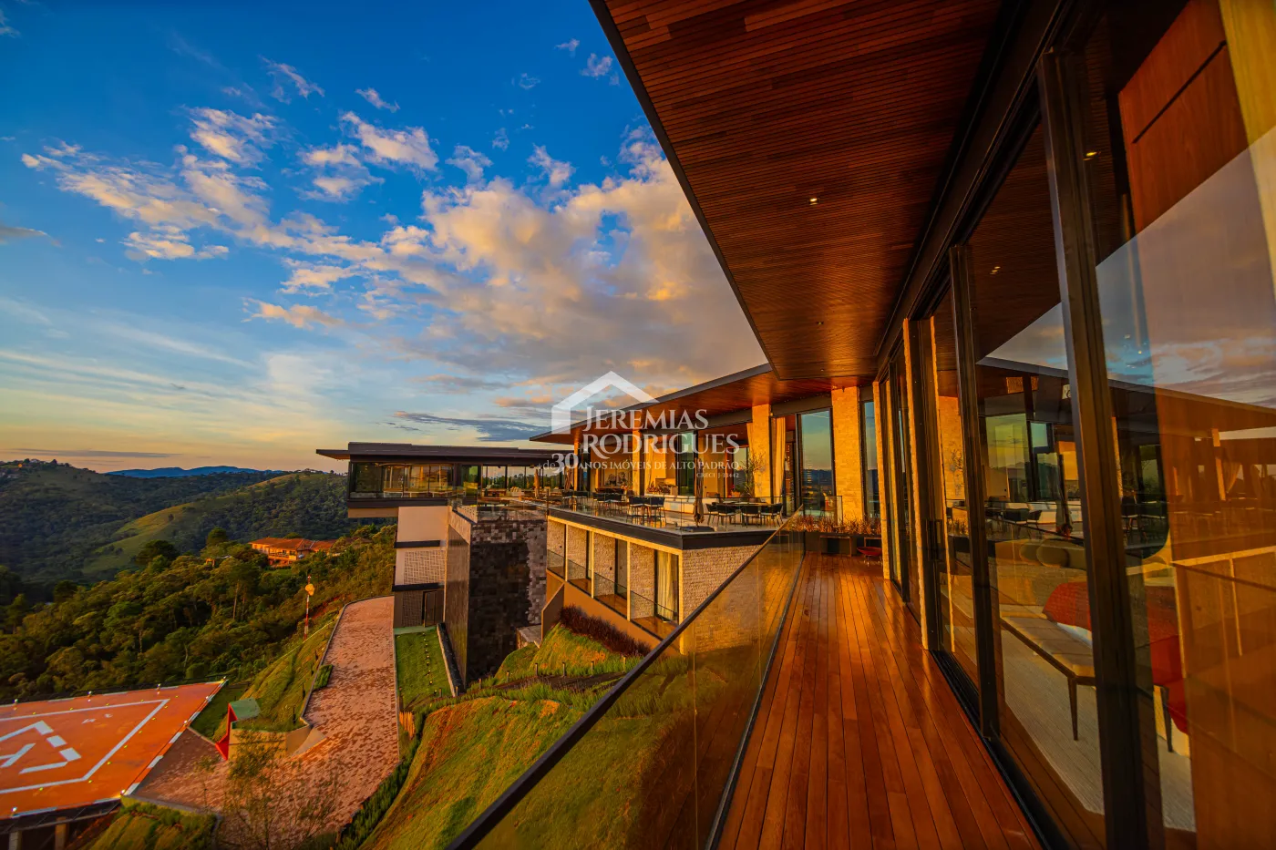 Mansão à venda com 11 suítes no Condomínio Gran Ville em Campos do Jordão/SP.