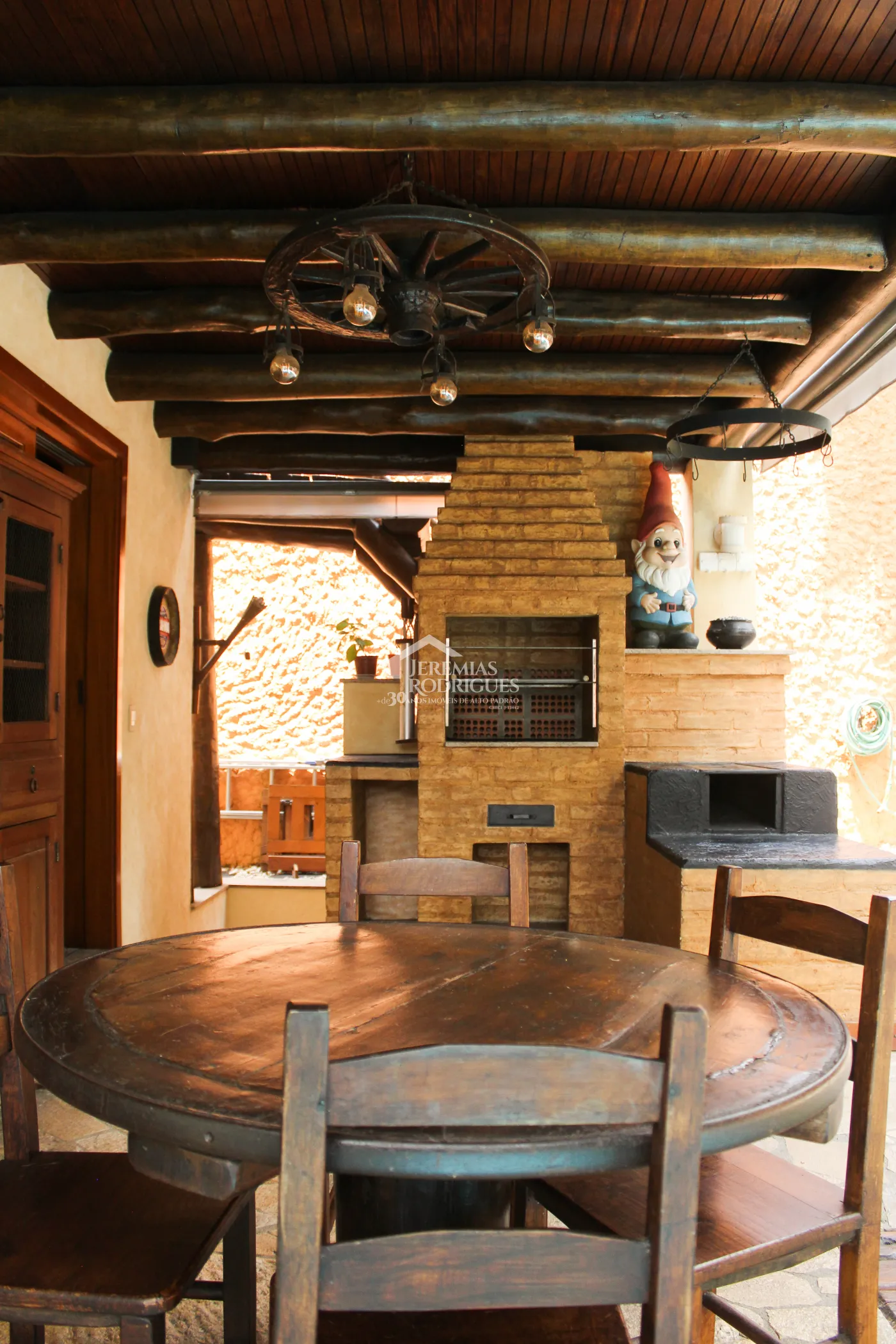 Casa para venda e locação com 5 dormitórios no Condomínio Taubaté Village em Taubaté/SP.