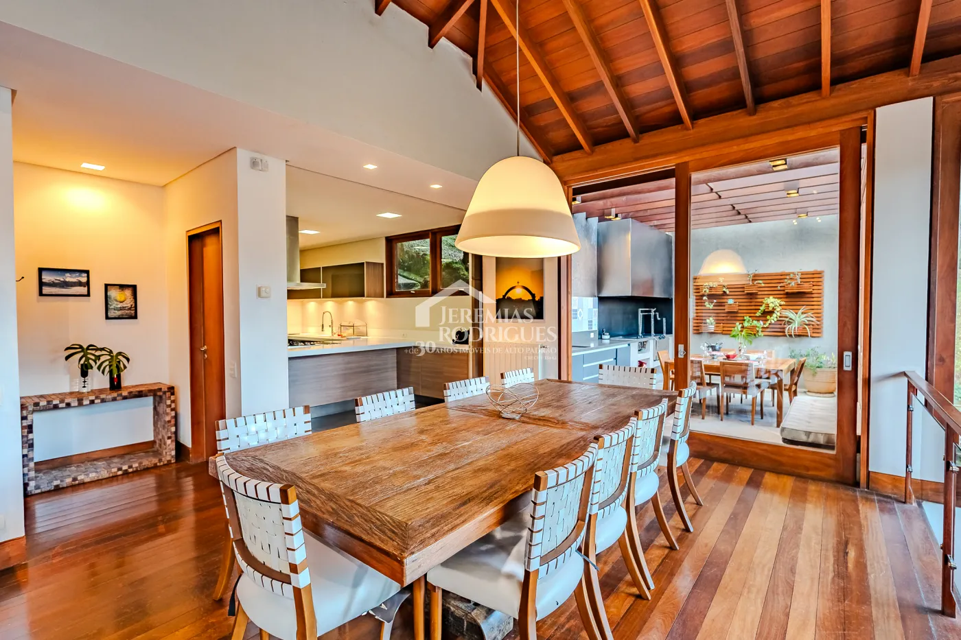 Casa para venda com 5 suítes no Condomínio Villandry em Campos do Jordão/SP