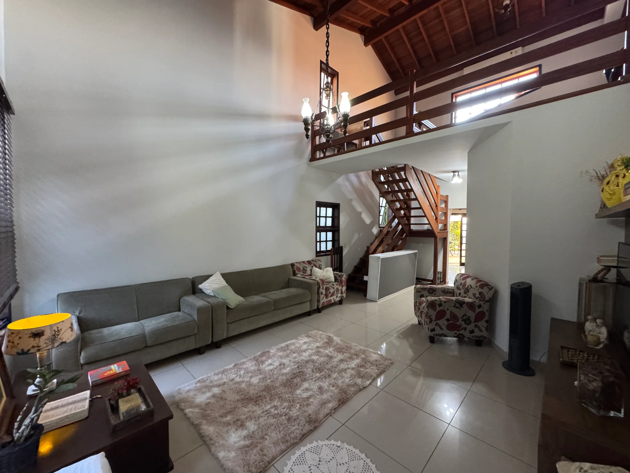 Casa à venda no bairro Jardim Residencial Doutor Lessa em Pindamonhangaba/SP. 