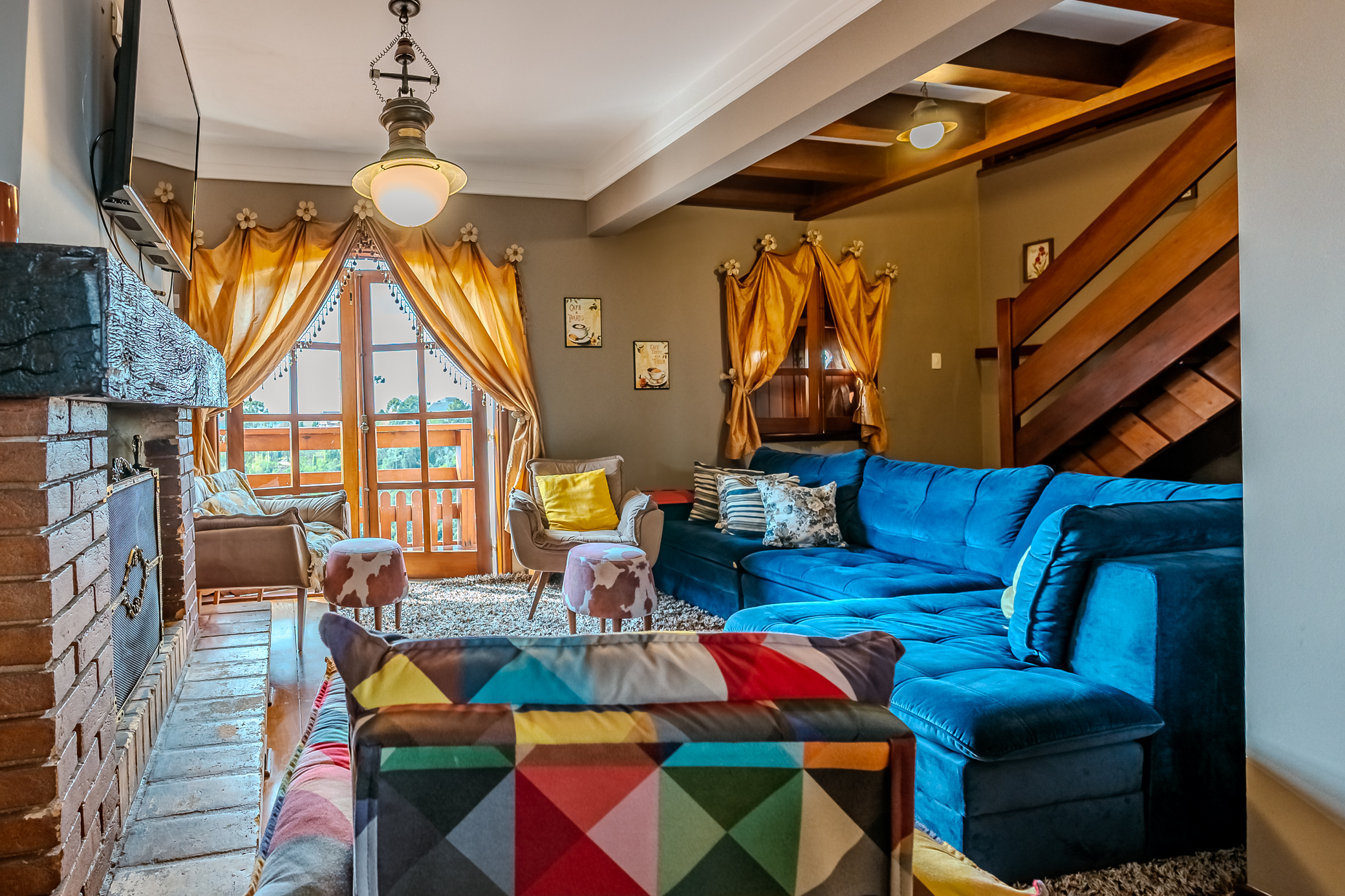 Apartamento duplex à venda, 216 m² no Edifício Village Chamonix em Campos do Jordão/SP.