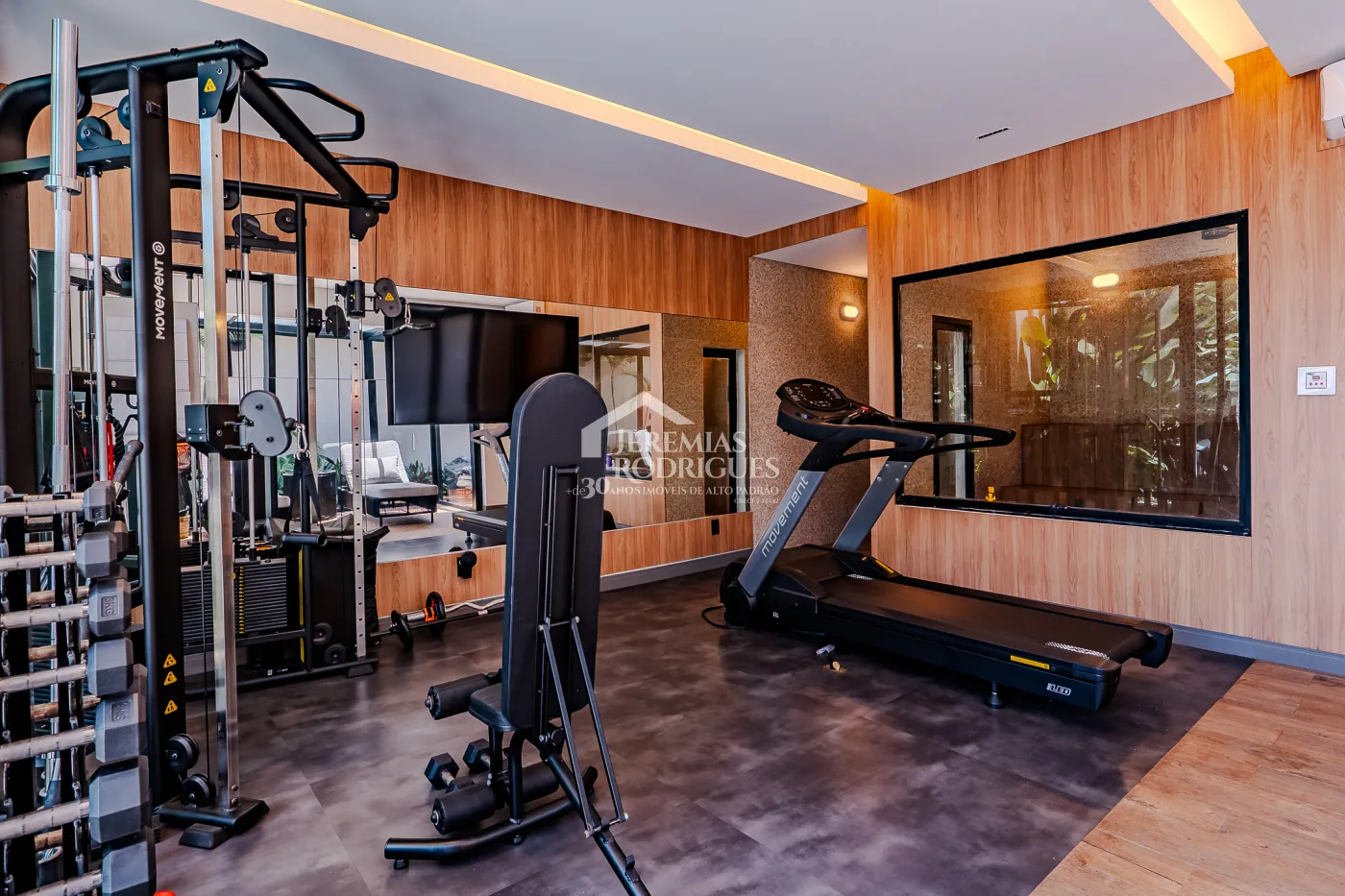 Casa à venda com 4 suítes no Condomínio Taubaté Village em Taubaté/SP.