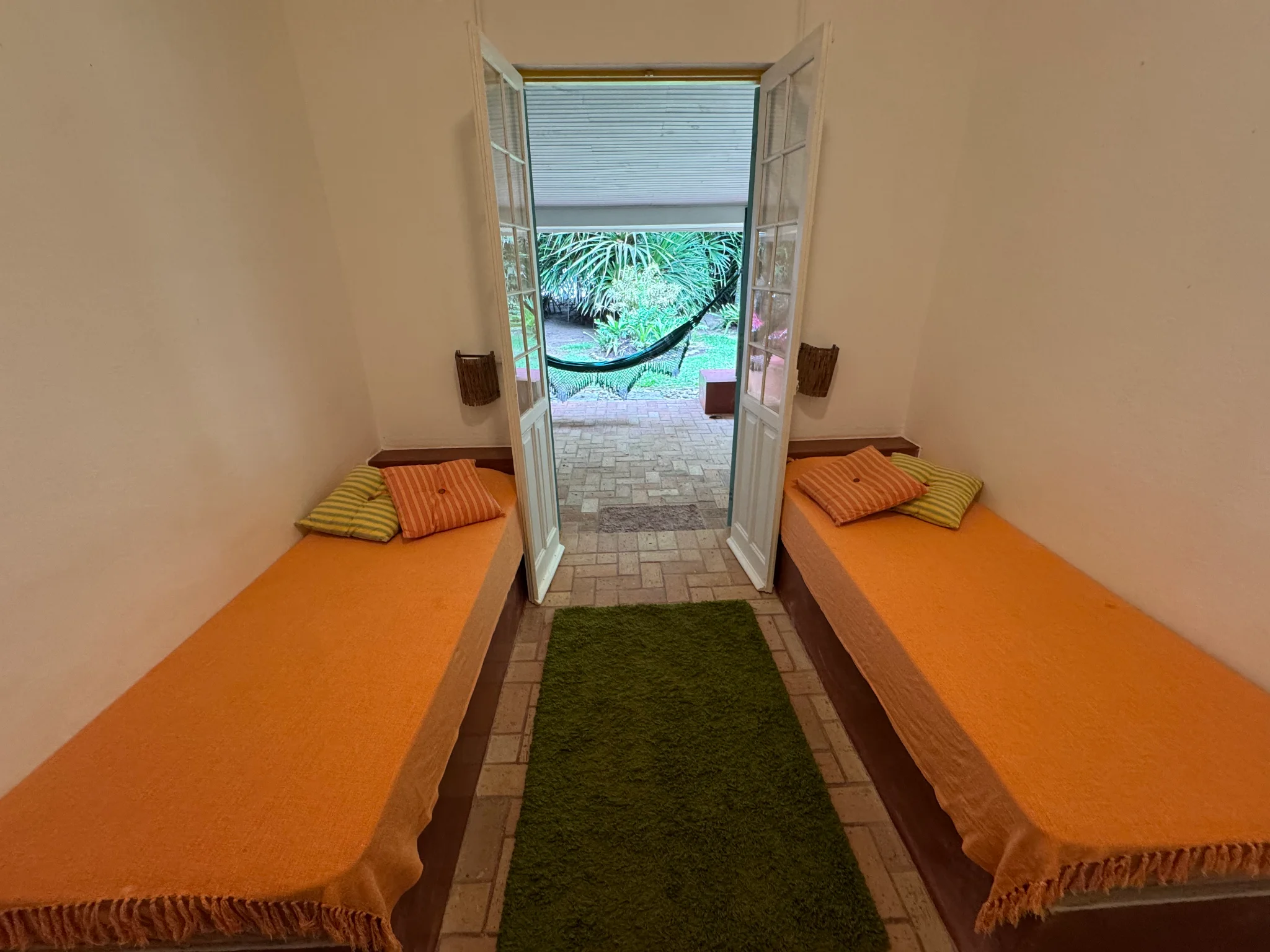 Casa à venda com 5 dormitórios na Praia Vermelha do Centro em Ubatuba/SP. 