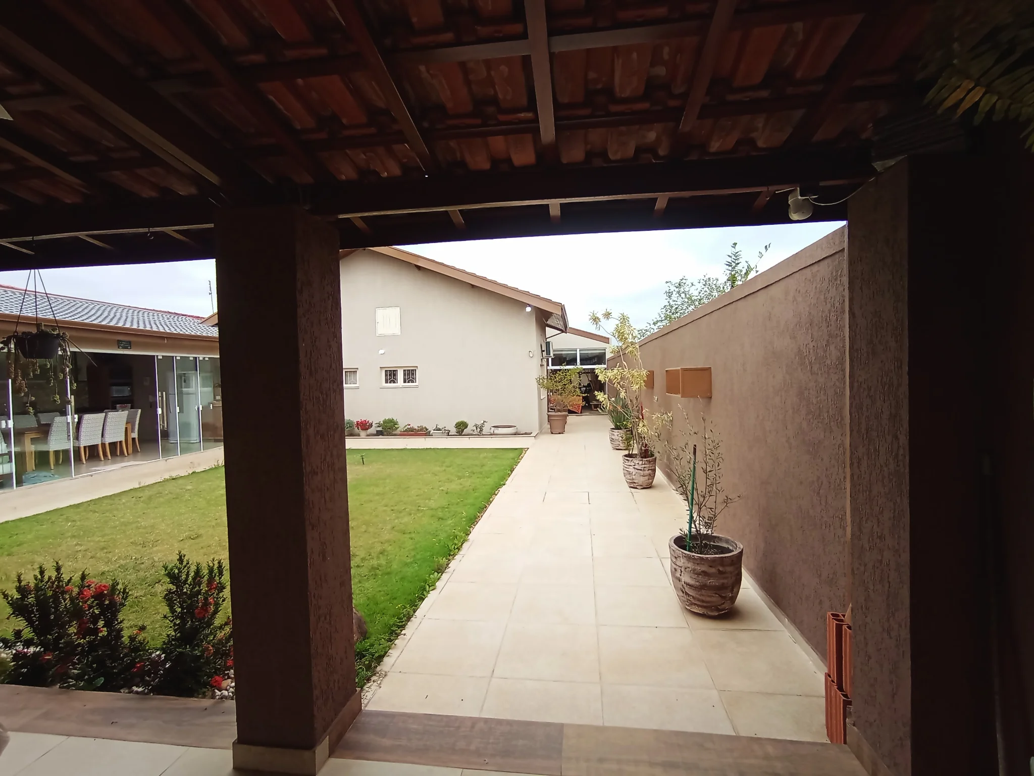 Casa à venda com 4 dormitórios no Residencial Doutor Lessa em Pindamonhangaba/SP. 