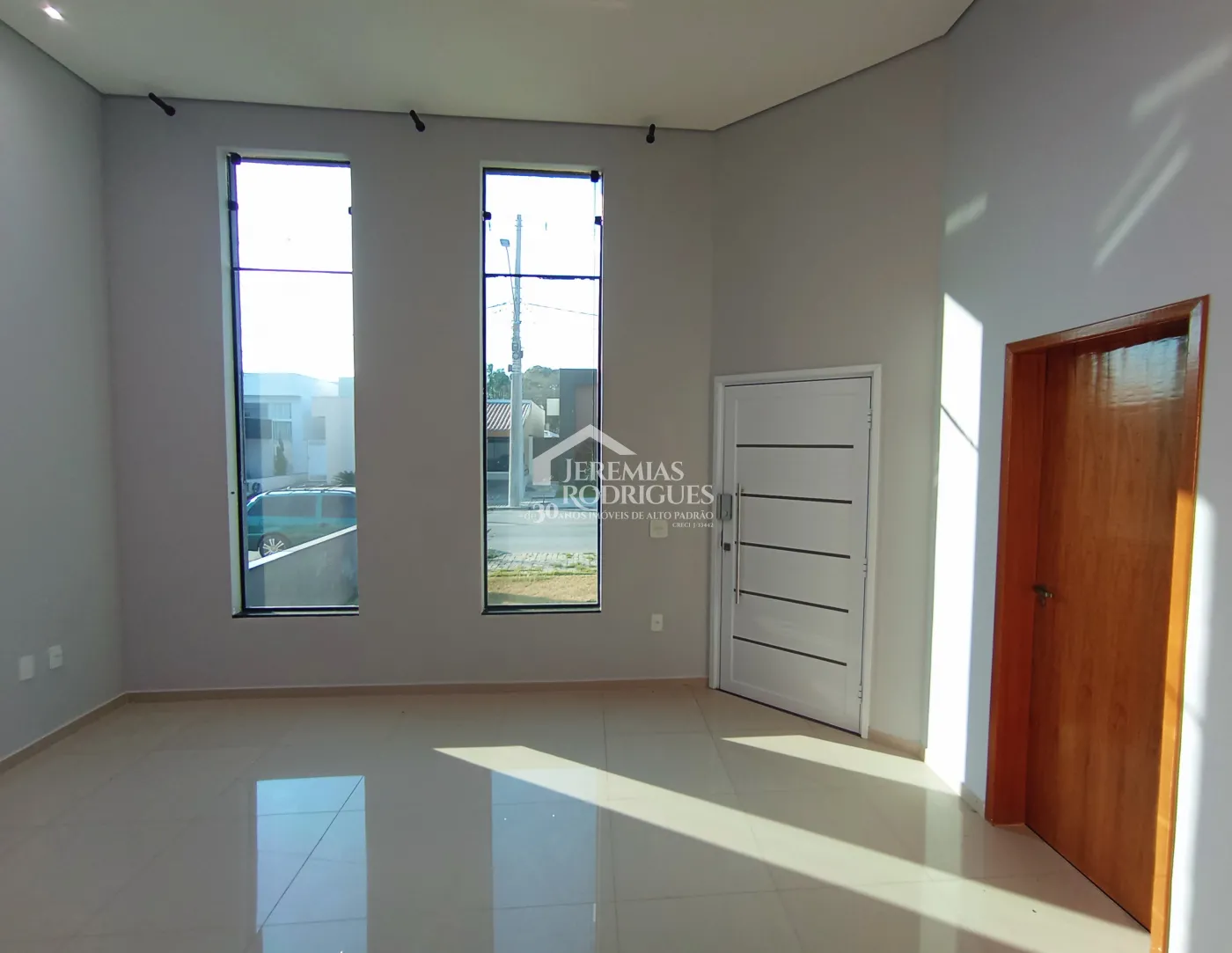 Casa à venda com 3 dormitórios no Condomínio Morada do Visconde em Tremembé/SP.