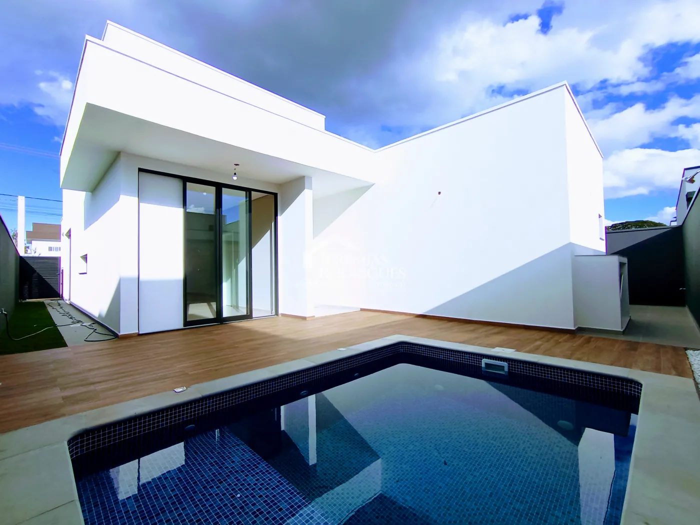 Casa à venda com 3 suítes no Condomínio Ouro Ville em Taubaté/SP