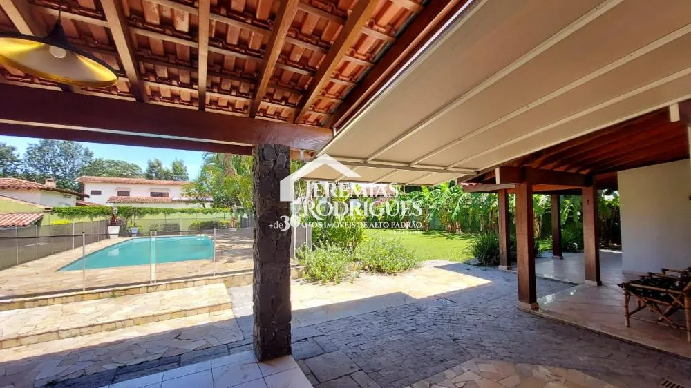 Casa térrea com 5 dorm - Condomínio Village Paineiras.