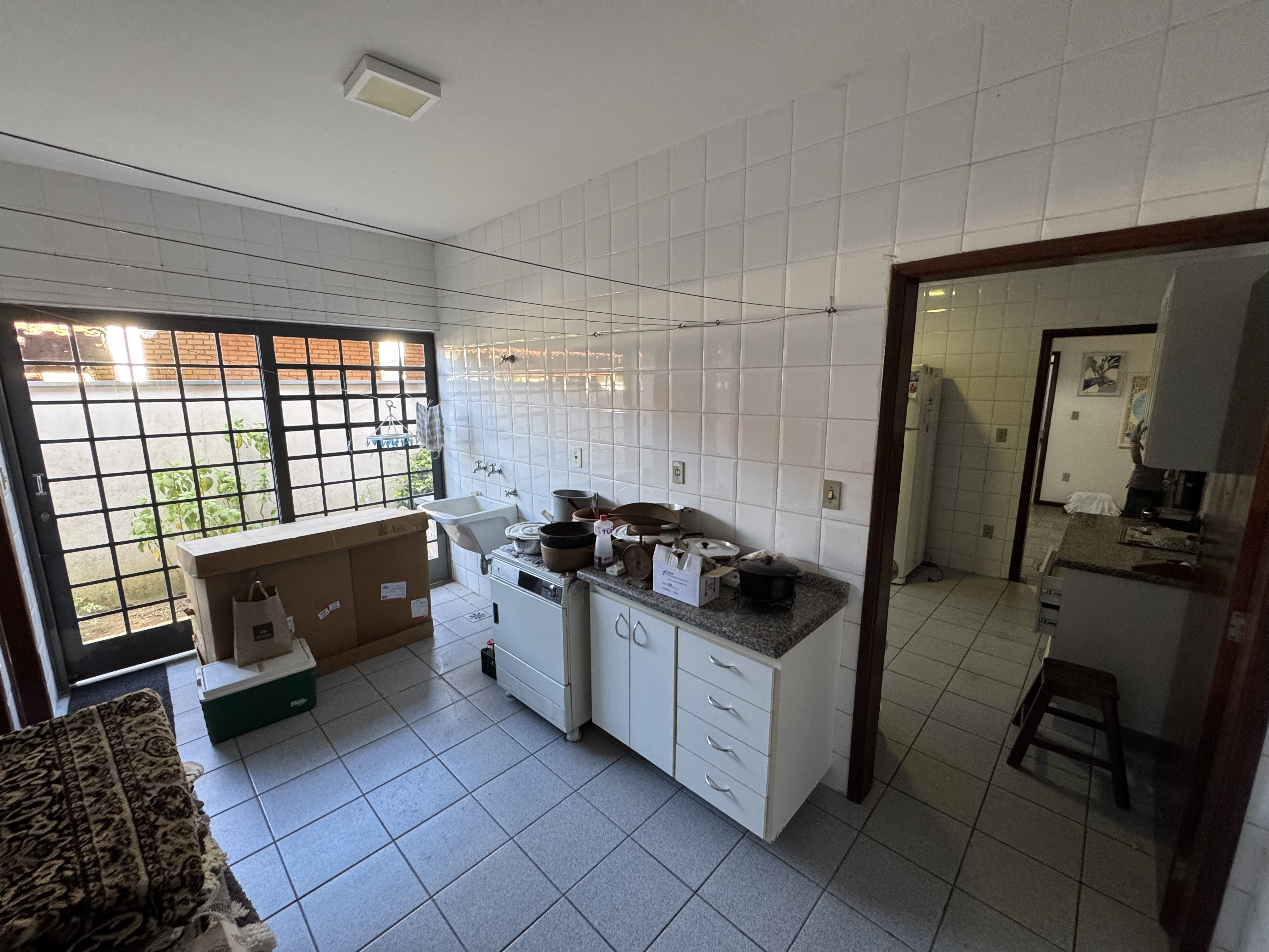 Casa à venda com 4 dormitórios no Condomínio Village Paineiras em Pindamonhangaba/SP.