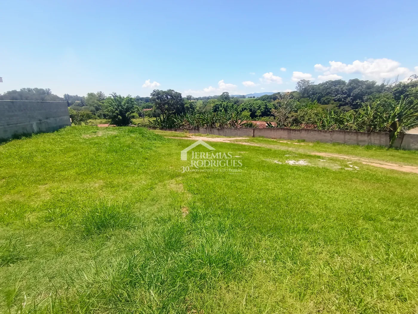 Terreno à venda com 412 m² no Condomínio Reserva dos Lagos em Pindamonhangaba/SP.