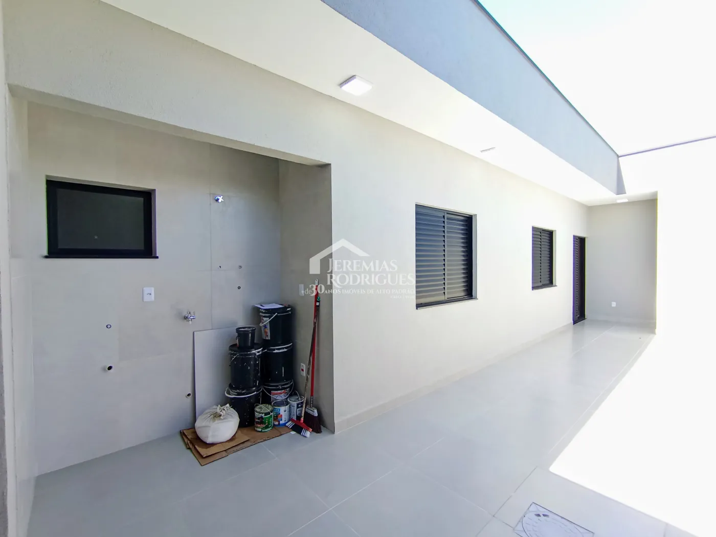 Casa para venda e locação com 3 dormitórios no Bosque da Imperatriz em Pindamonhangaba/SP.