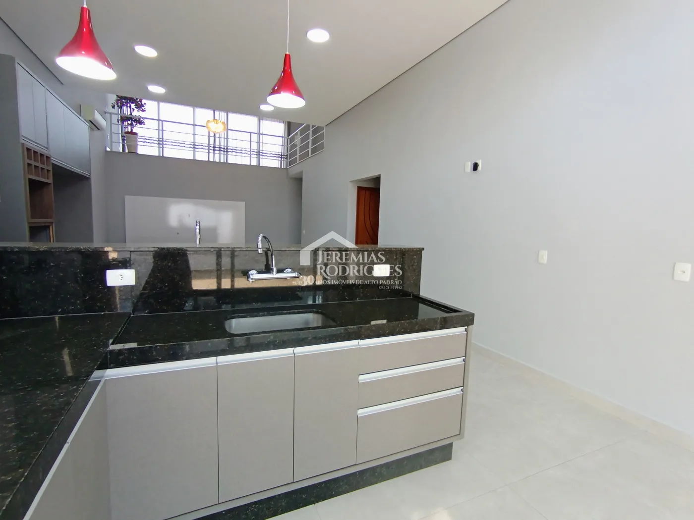 Casa para venda e locação com 3 dormitórios, no Condomínio Campos do Conde II em Tremembé/SP.