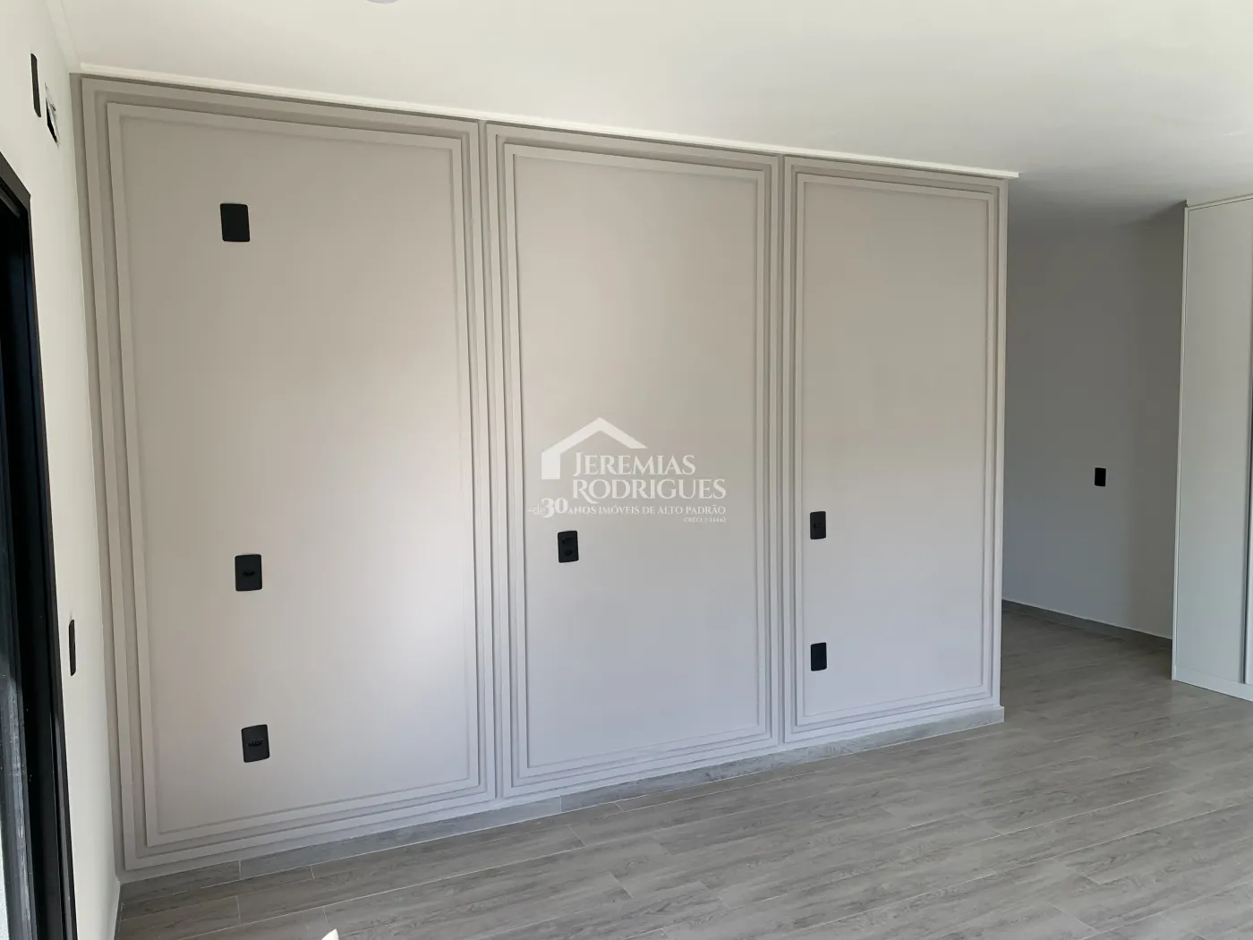 Casa à venda com 4 suítes no Condomínio Altos do Cataguá em Taubaté/SP