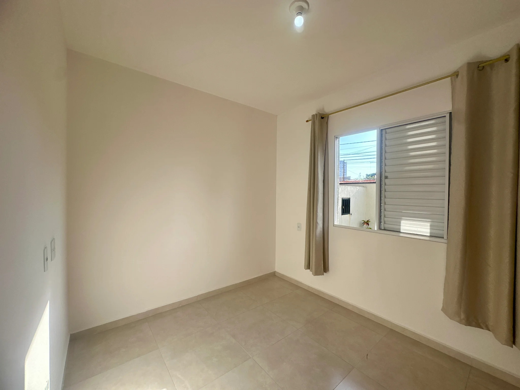 Apartamento com 2 dormitórios, 66m² para locação no Condomínio Village São José em Taubaté/SP