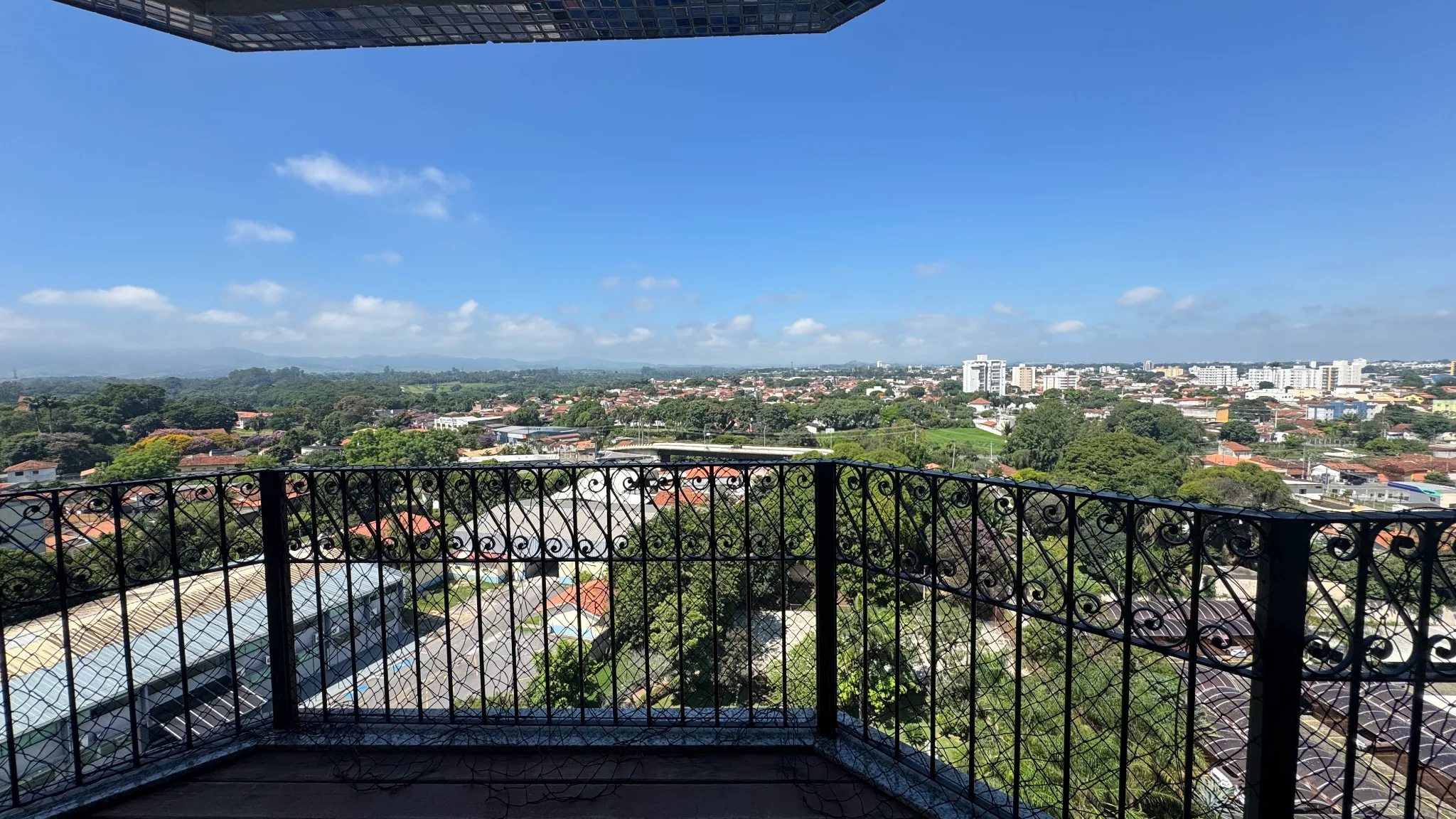 Apartamento à venda no Edifício Serra da Mantiqueira em Pindamonhangaba/SP. 
