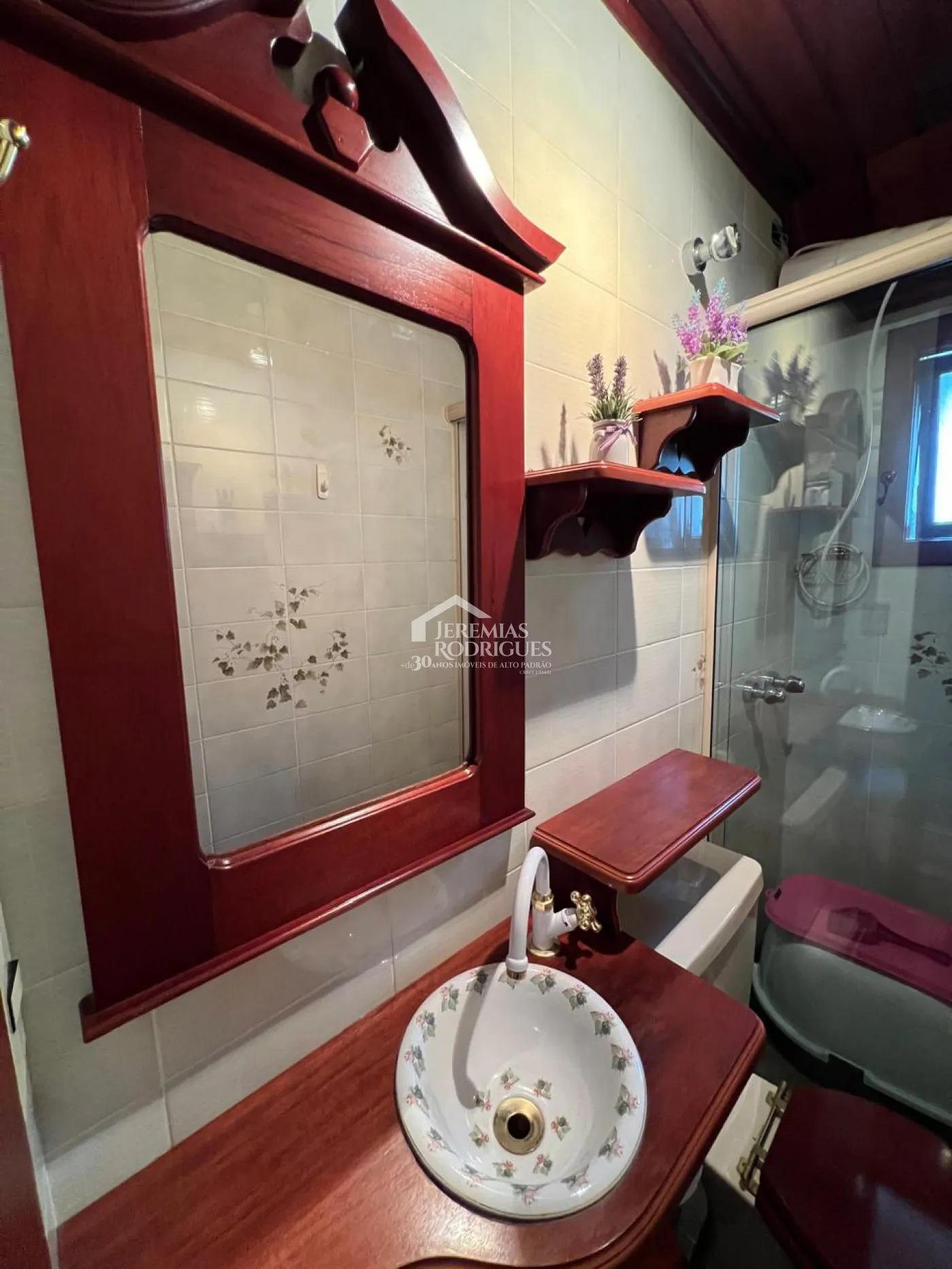 Apartamento à venda com 4 dormitórios, 324m² no Condomínio Le Bourg Saint Maurice em Campos do Jordão/SP.