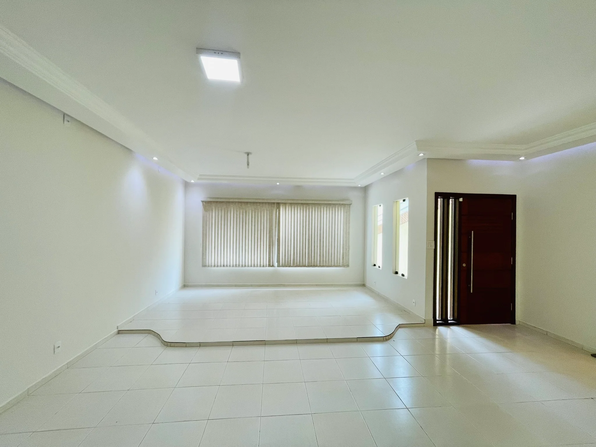 Casa à venda com 3 dormitórios no bairro Jardim das Nações em Taubaté/SP. 