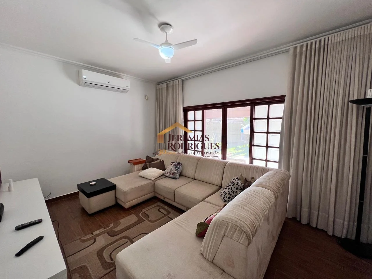 Casa à venda no bairro Jardim Residencial Doutor Lessa em Pindamonhangaba/SP.