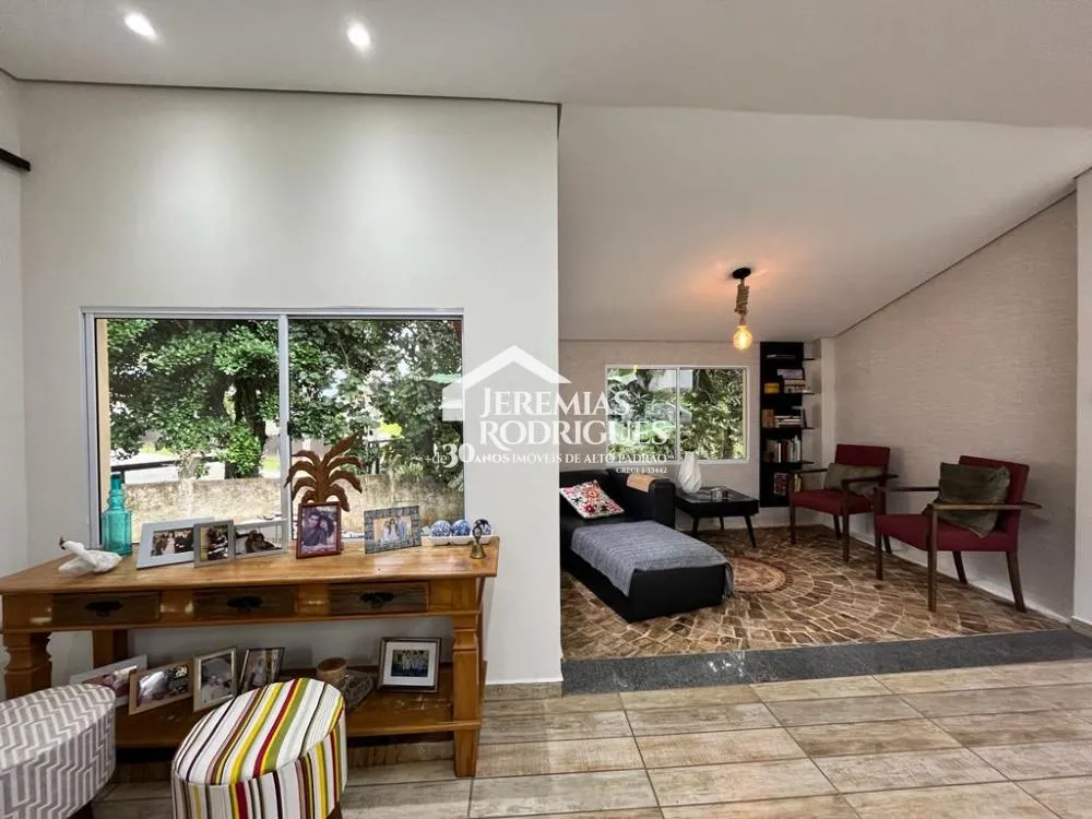 Chácara à venda com 2.000 m² no Condomínio Chácaras Cataguá, em Taubaté/SP.