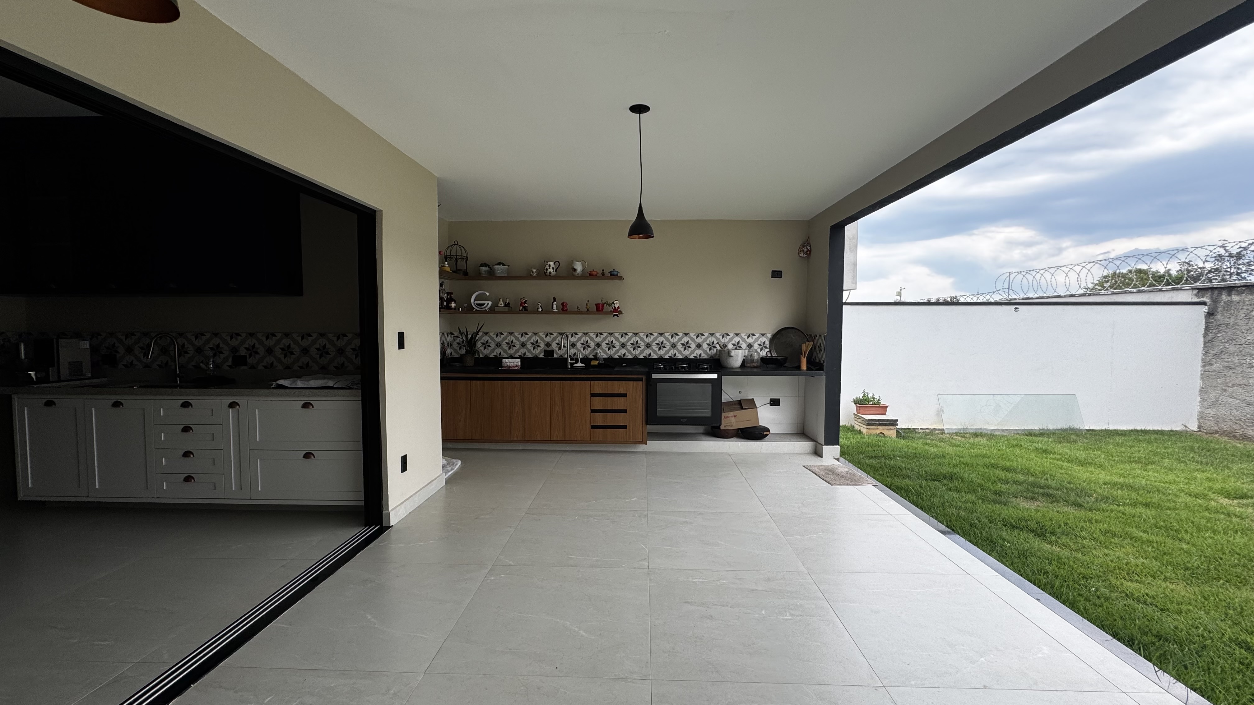 Casa à venda com 3 dormitórios no Condomínio Reserva Bonsucesso em Pindamonhangaba/SP.