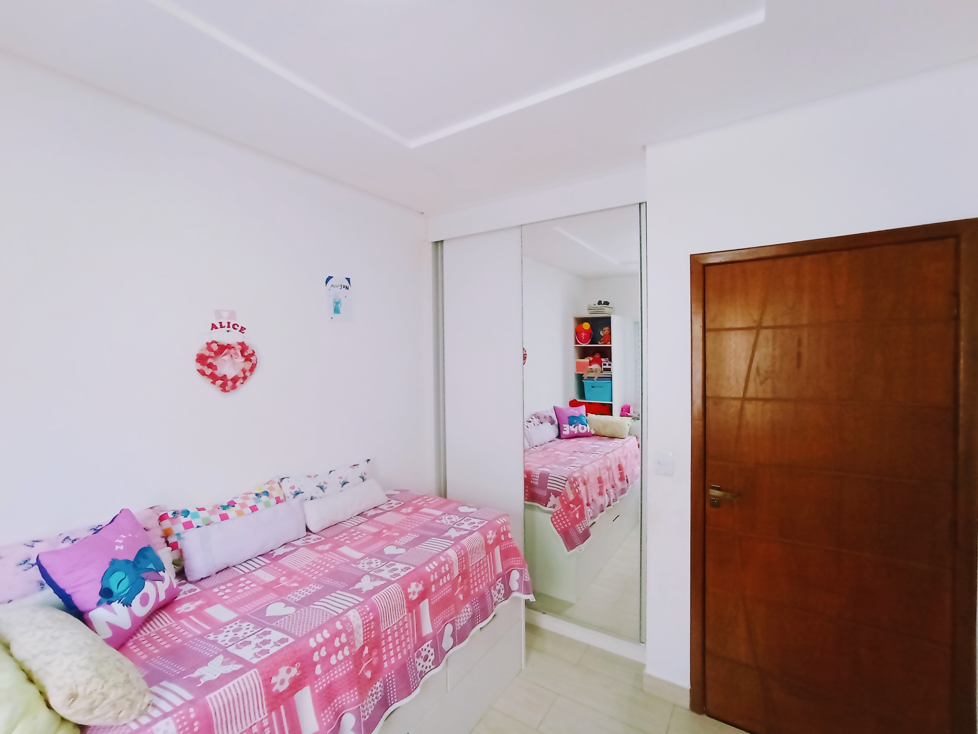 Casa à venda com 2 dormitórios no Condomínio Verdes Vales em Taubaté/SP.