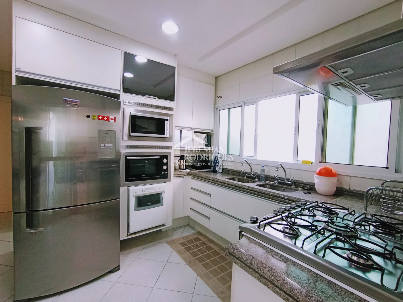 Casa à venda com 4 dormitórios no Condomínio Taubaté Village em Taubaté/SP.