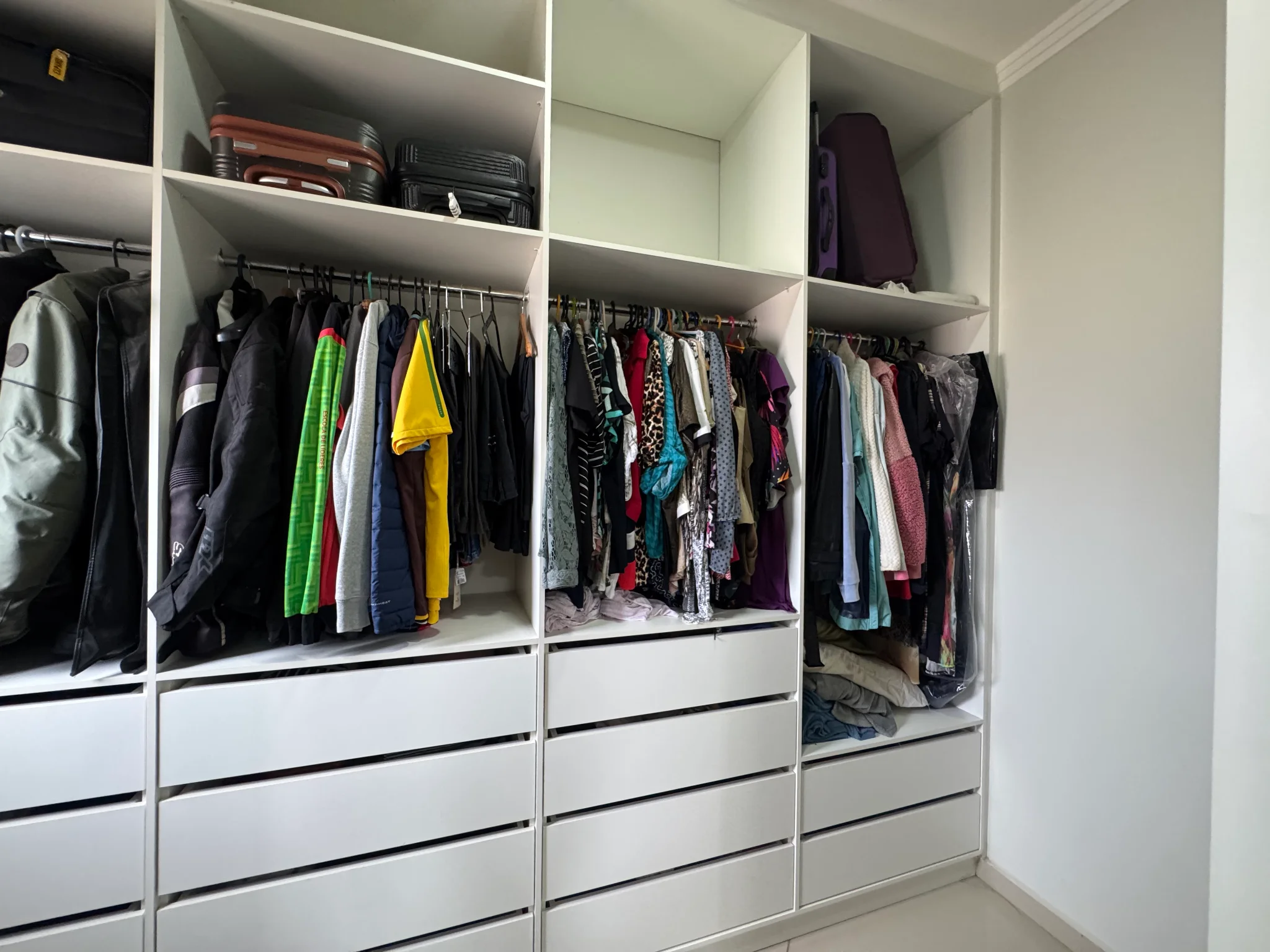 Casa à venda com 3 suítes no Condomínio Reserva dos Lagos em Pindamonhangaba/SP. 