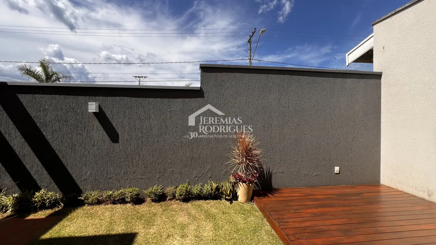 Casa à venda com 3 dormitórios no Condomínio Campos do Conde II em Tremembé/SP.