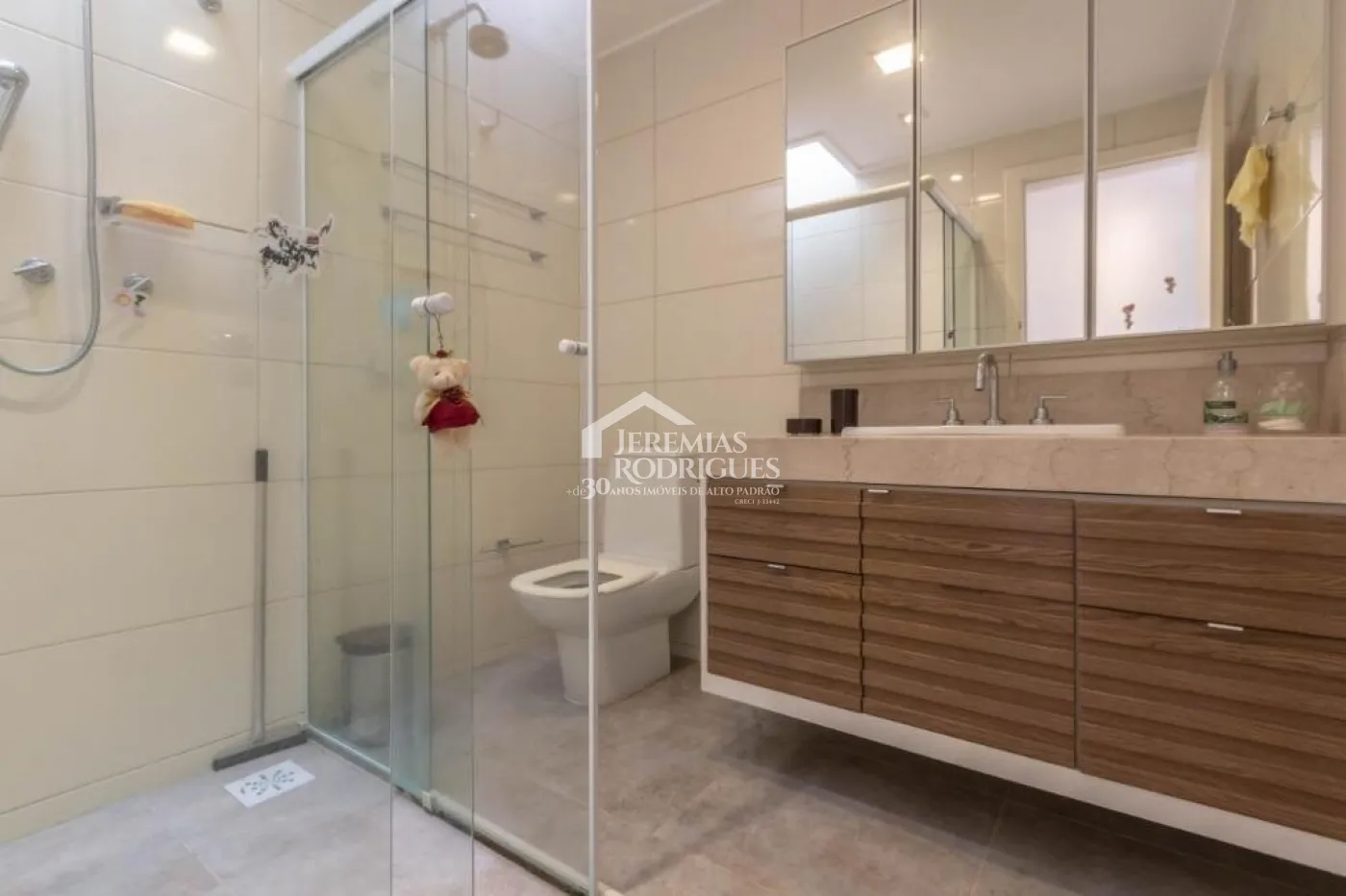 Casa para venda e locação com 4 suítes no Condomínio Chácaras Cataguá em Taubaté/SP