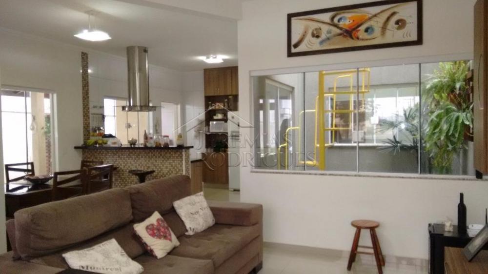 Casa à venda com 3 dormitórios no Condomínio Campos do Conde II em Tremembé/SP.