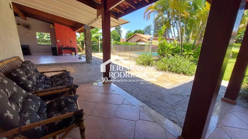 Casa térrea com 5 dorm - Condomínio Village Paineiras.