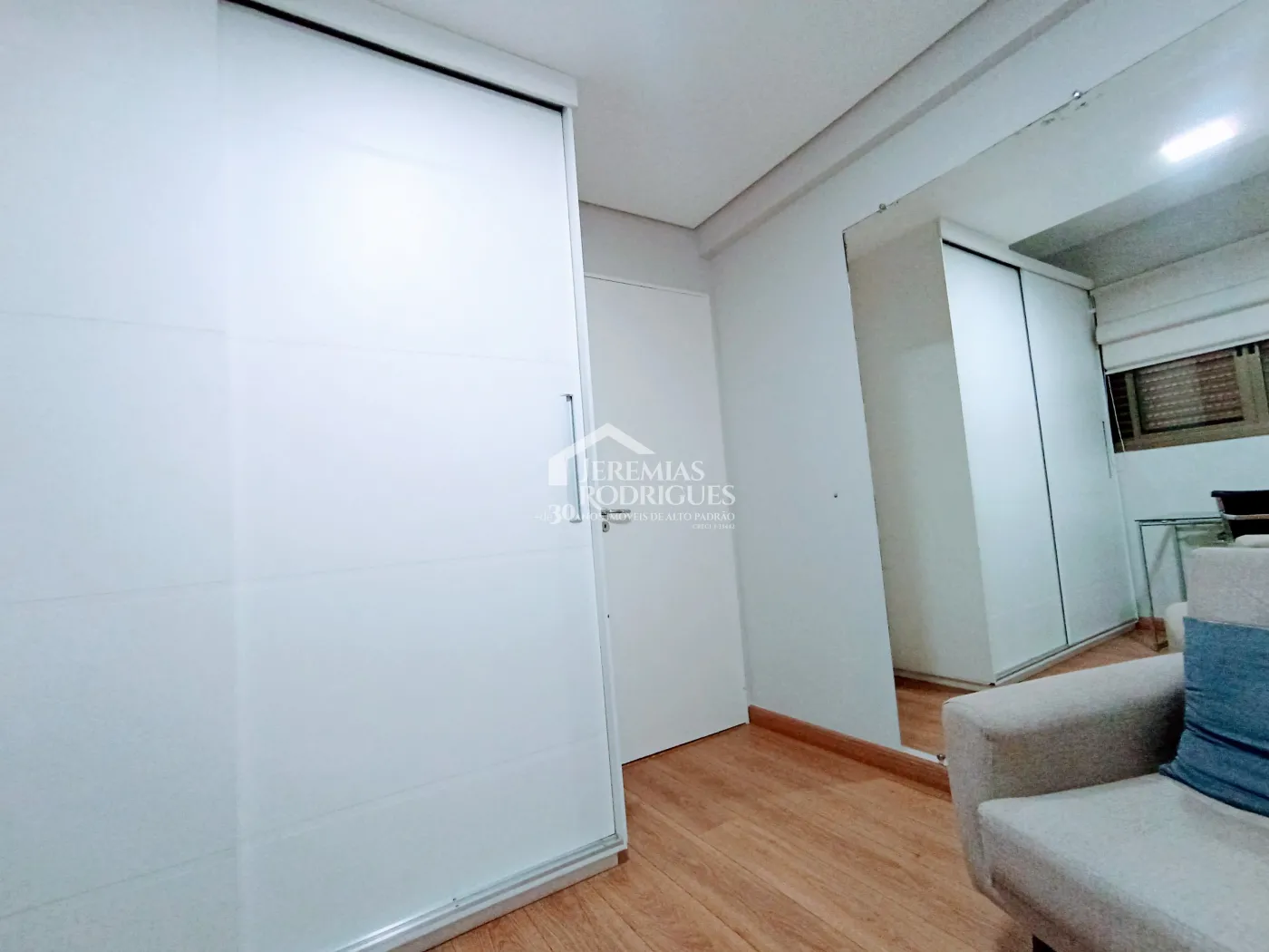 Apartamento duplex à venda com 3 dormitórios no Edifício Residencial Jabuticabeiras em Taubaté/SP