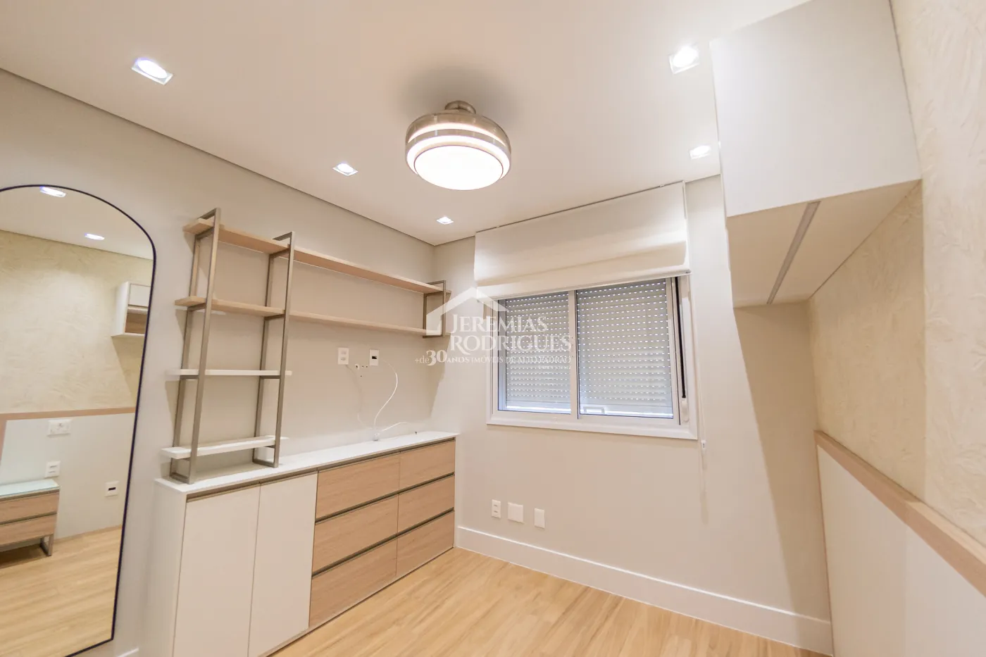 Apartamento à venda com 3 dormitórios, 98 m² no Edifício Bauhaus em Pindamonhangaba/SP.