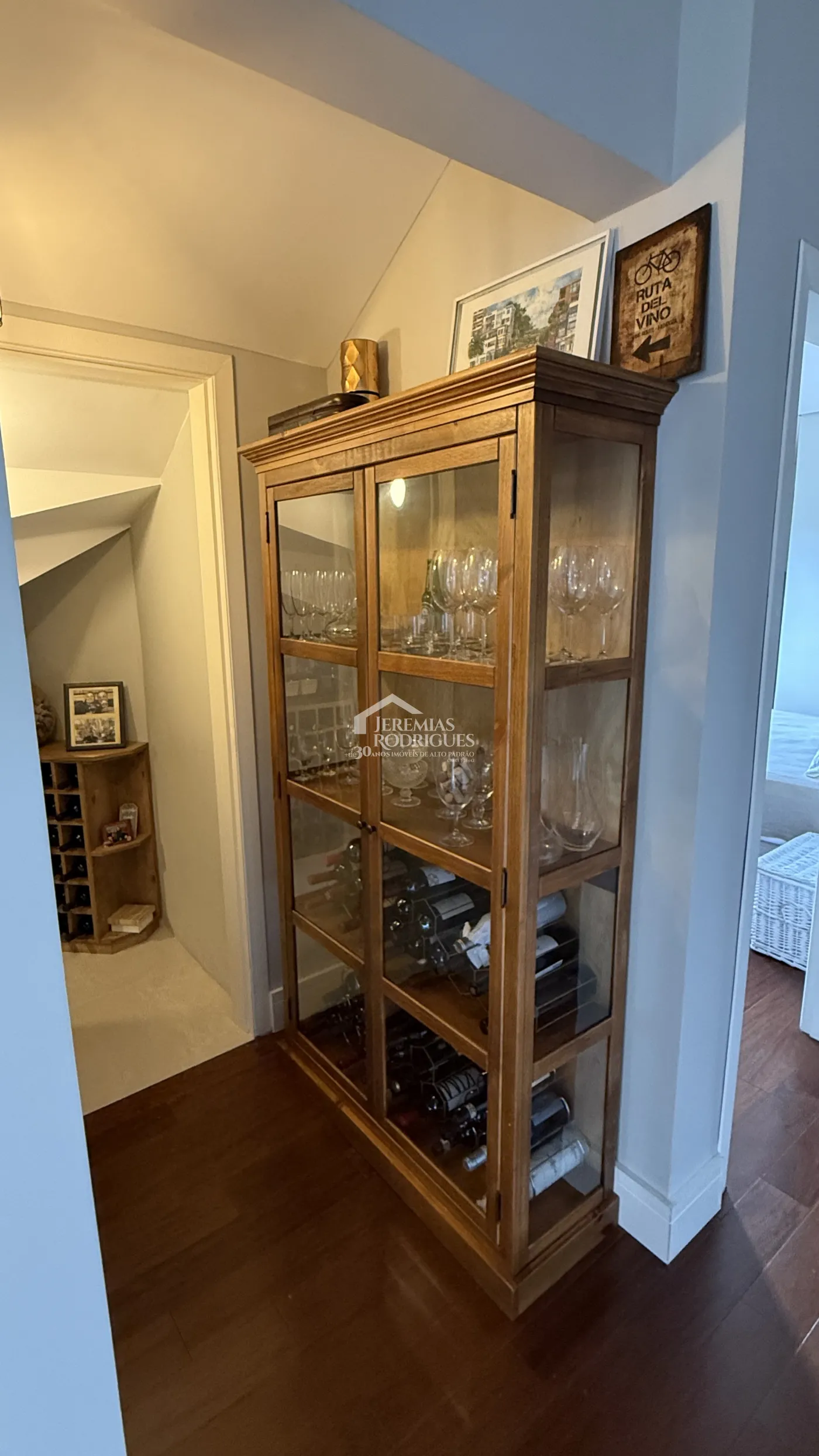 Casa à venda com 4 suítes no Condomínio Jardim Monte Belo em Campos do Jordão/SP.