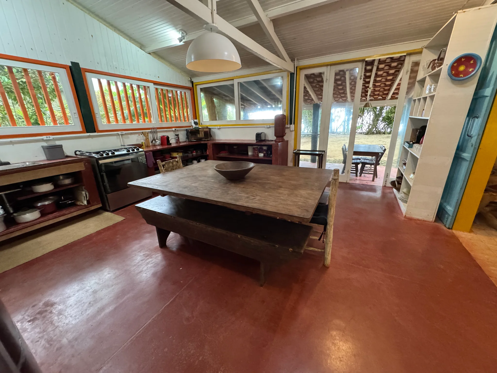 Casa à venda com 5 dormitórios na Praia Vermelha do Centro em Ubatuba/SP. 