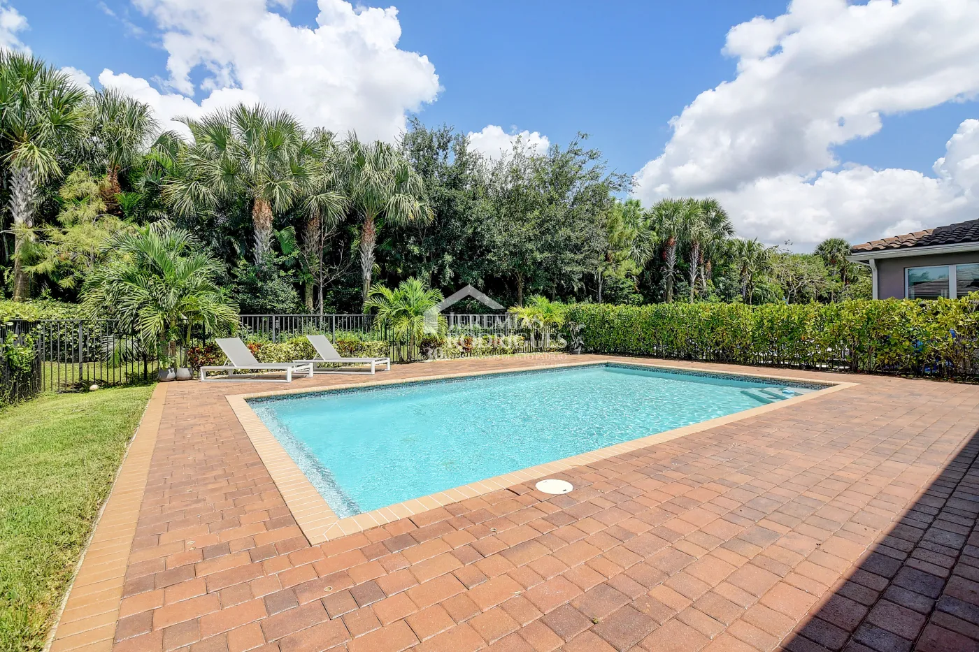 Casa com 4 dormitórios - Condomínio Dakota - Miami/ Flórida