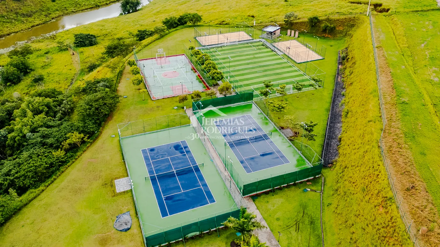Casa à venda com 4 suítes no Condomínio Residencial Alphaville II em São José dos Campos/SP.