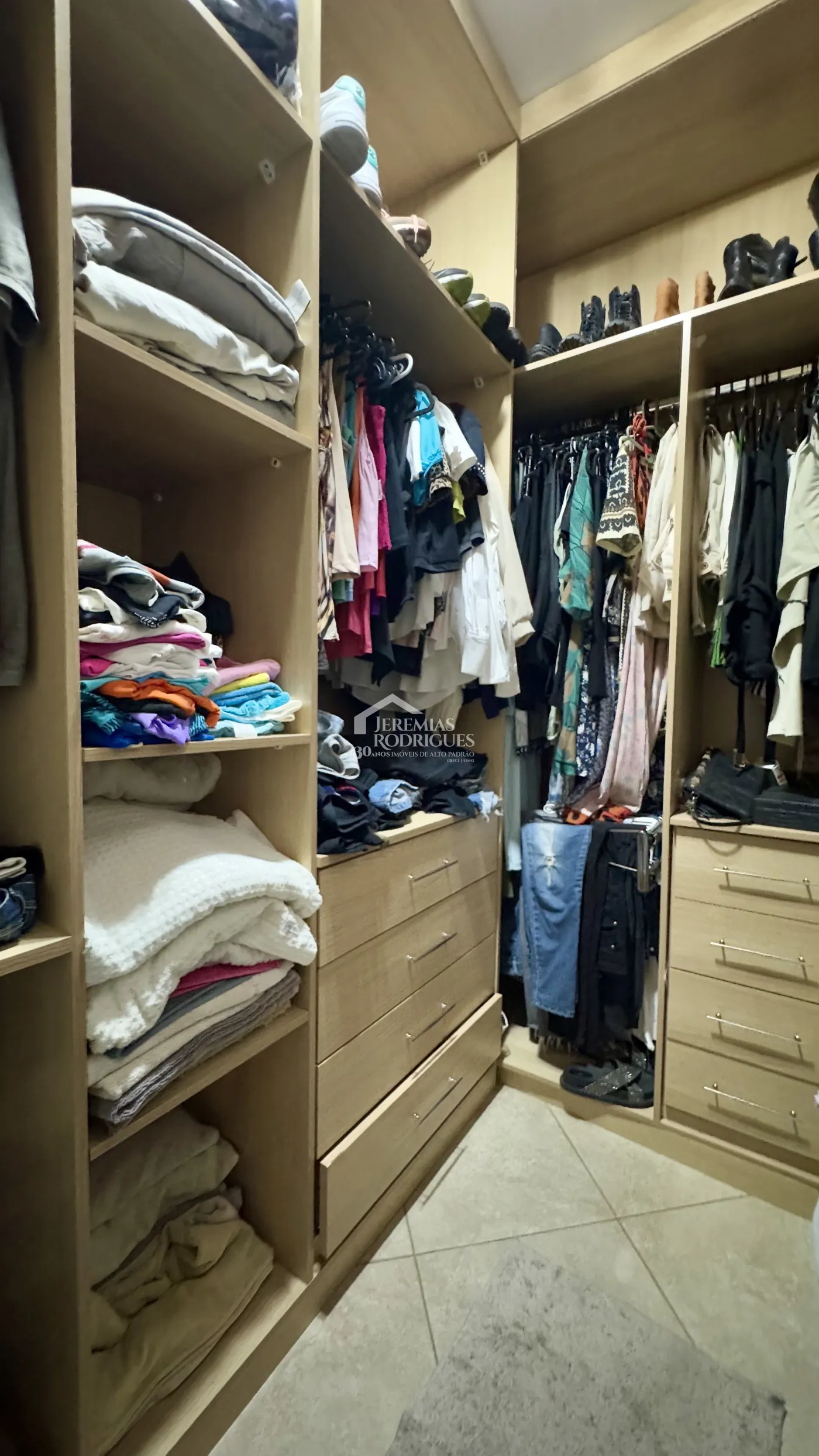 Casa para venda com 3 dormitórios no Condomínio Real Ville em Pindamonhangaba/SP